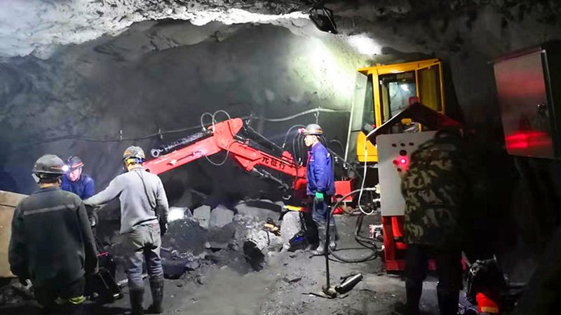 大型矿山挖掘机：揭秘型号背后的技术密码
